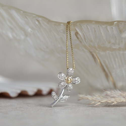 White gold flower pendant with diamond 18 crt