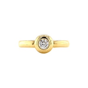 Gold solitaire ring with diamond 18 crt