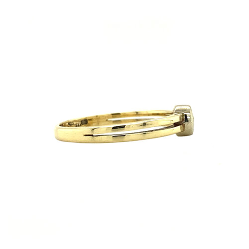 Gold solitaire ring with diamond 14 crt