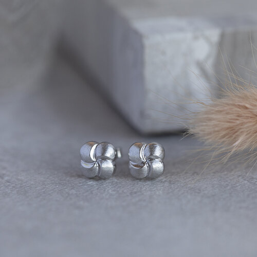 White gold button stud earrings 14 crt