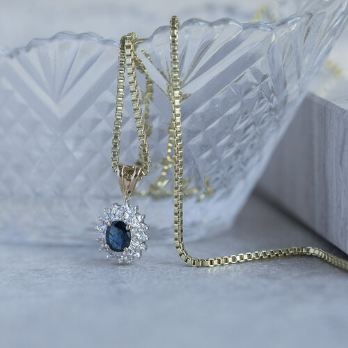 Gold pendant with diamond and sapphire 14 crt