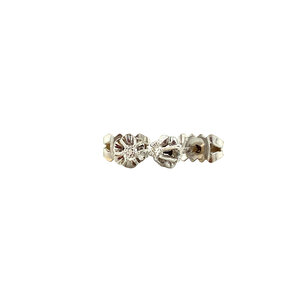 White gold solitaire stud earrings with 14 kt diamond