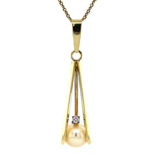 Gold pendant with diamond and pearl 14 crt