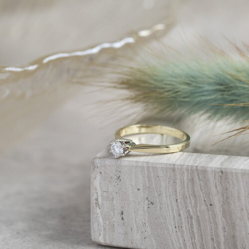 Gouden solitair ring met diamant 14 krt