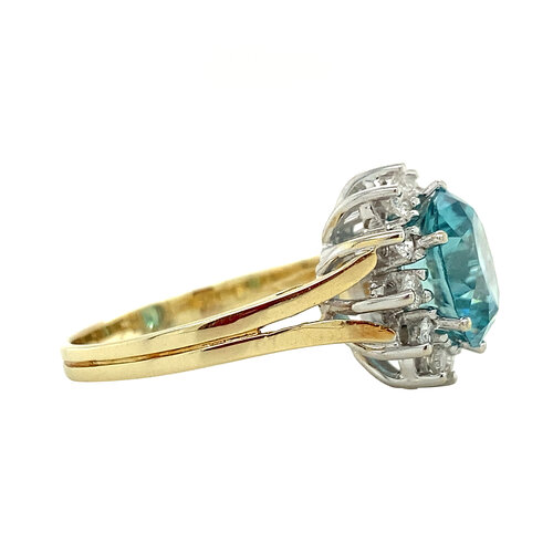 Gouden entourage ring met diamant en blauwe zirkoon 14 krt