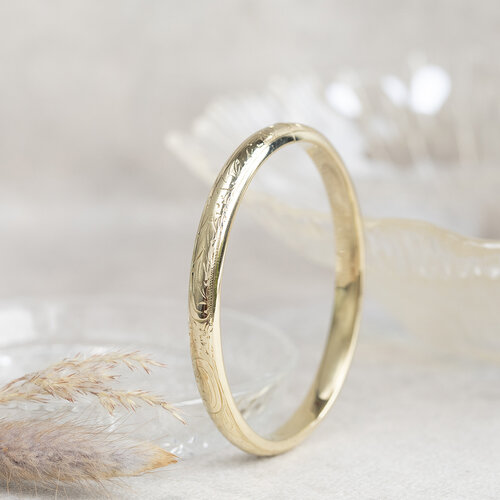 Gouden bangle met gravure 14 krt