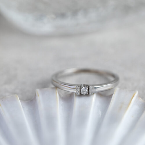 White gold ring with diamond 14 crt