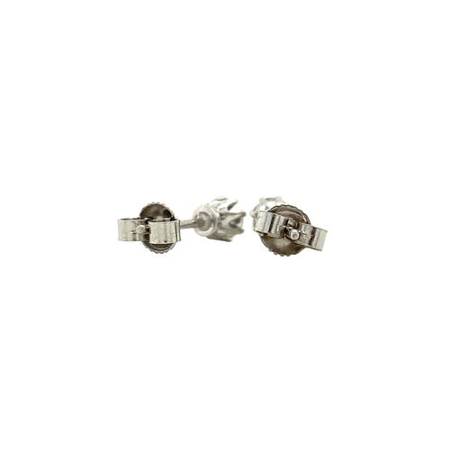 White gold stud earrings with 14 crt diamond