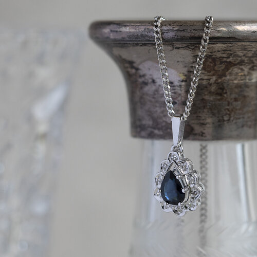 White gold pendant with diamond and sapphire 18 crt