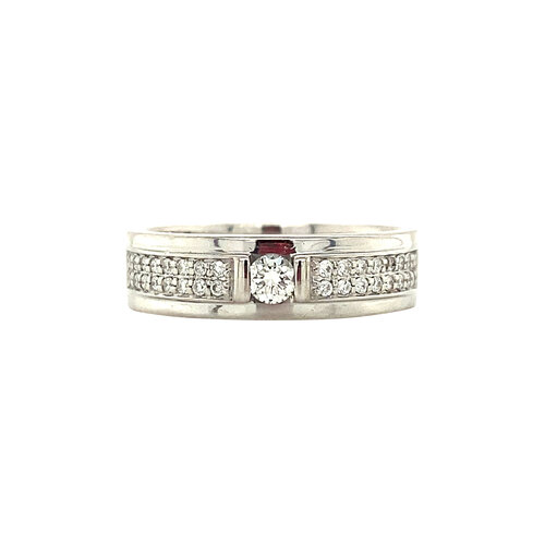 White gold ring with diamond 14 crt