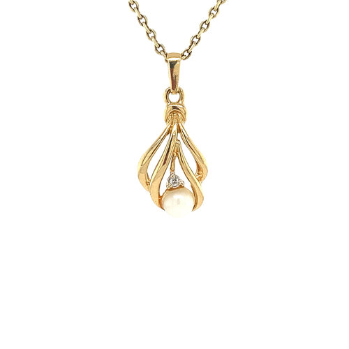 Gold pendant with pearl and diamond 18 crt