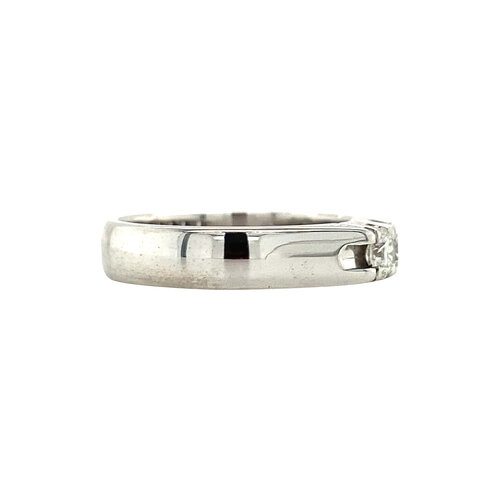 White gold row ring with diamond 18 crt