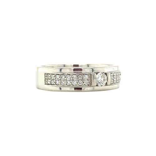 White gold ring with diamond 14 crt