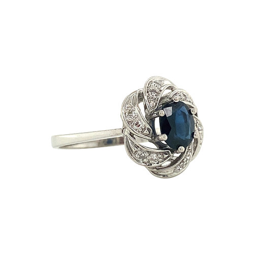 White gold ring with diamond and sapphire 18 crt