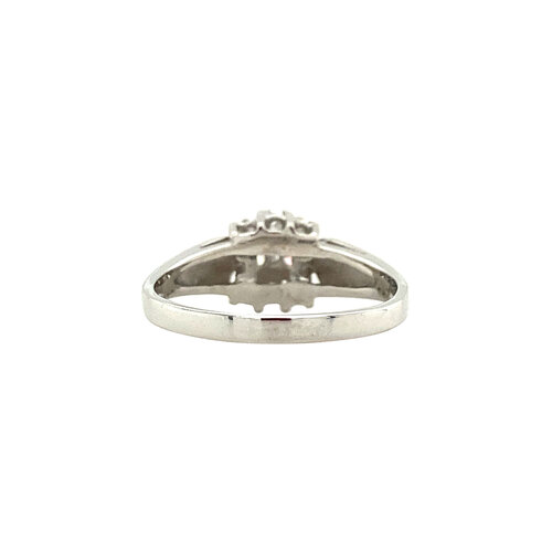 White gold ring with diamond 14 crt