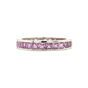 White gold alliance ring with pink sapphire 18 crt
