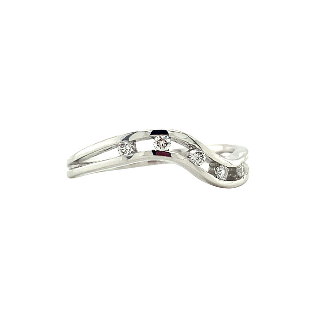 White gold ring with diamond 14 karat