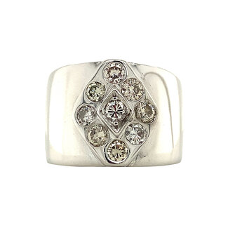 Ring with 13 carat diamond