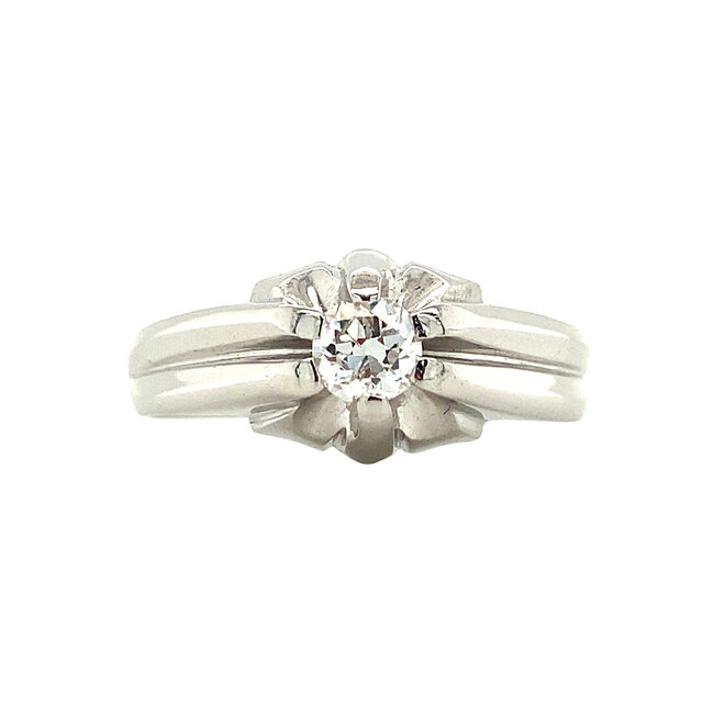 White gold pinky ring with diamond 18 karat