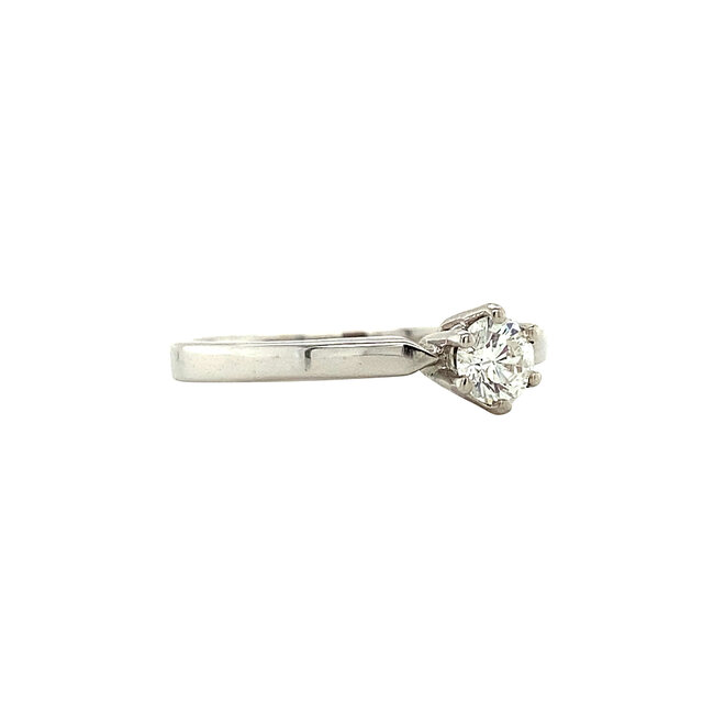White gold solitaire ring with diamond 18 kt