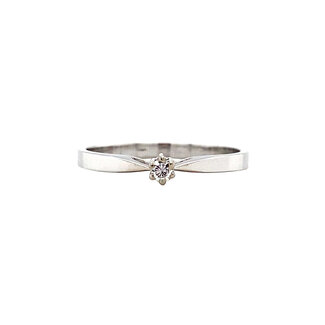 White gold solitaire ring with 14 carat diamond