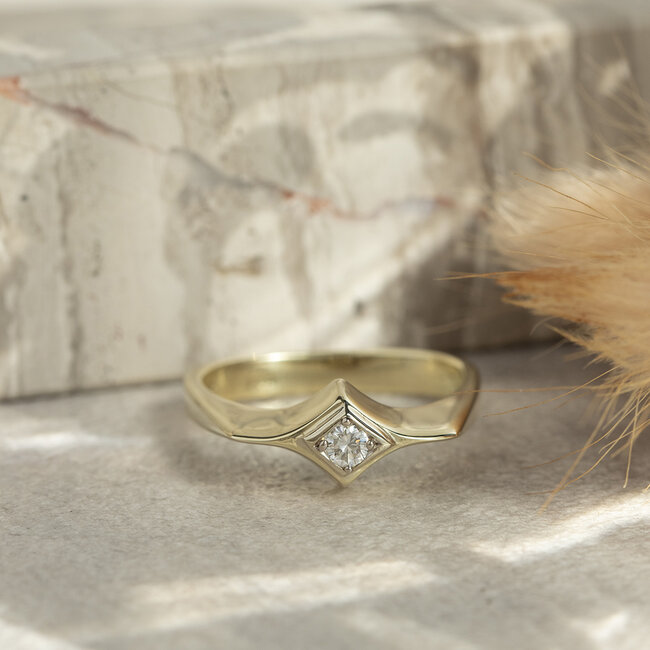 Gold ring with diamond 14 kt