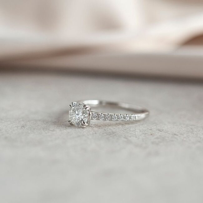 Weißgoldener Ring mit Diamant 18 kt* neu