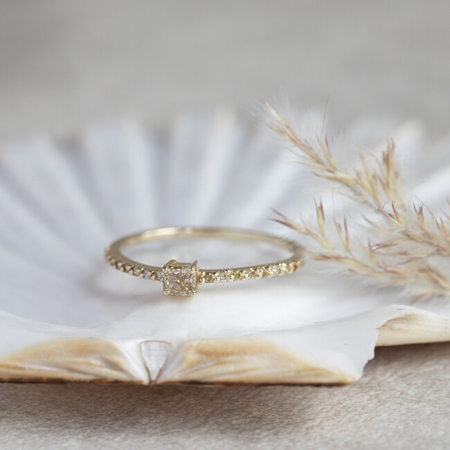 Golden ring with diamond 14 kt