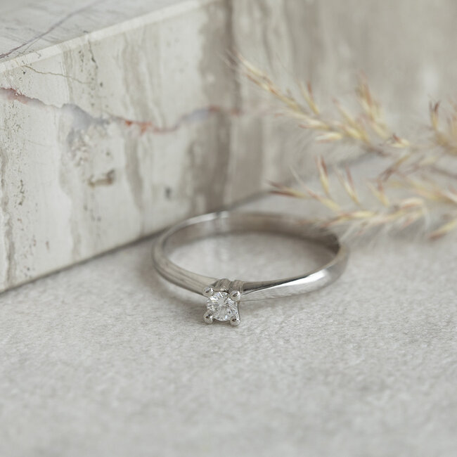 White gold solitaire ring with diamond 14 kt* new