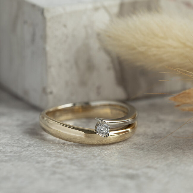 Gold ring with diamond 14 kt