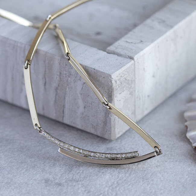 Gouden choker met diamant 42 cm 14 krt