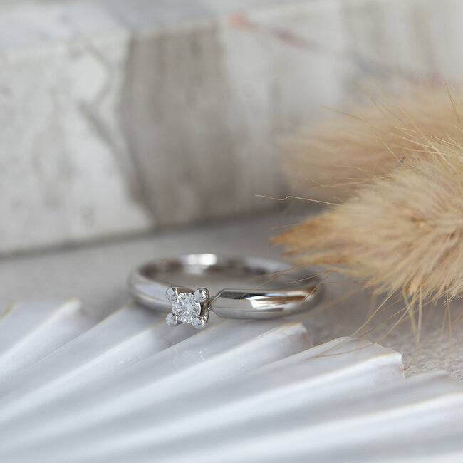 Witgouden solitair ring met diamant 14 krt* nieuw