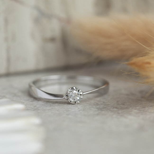 Witgouden solitair ring met diamant 14 krt