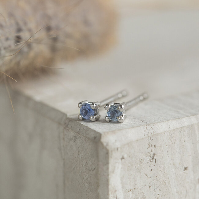 Witgouden solitair oorstekers miss spring 14 krt