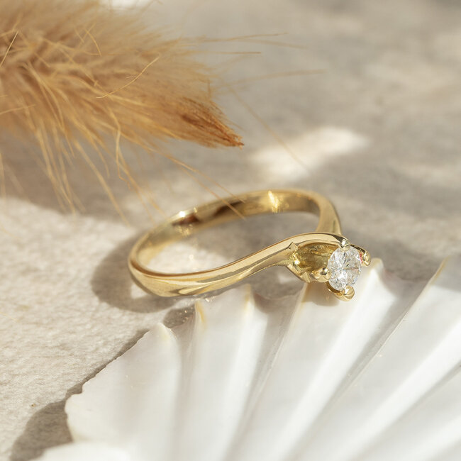 Gouden solitair ring met diamant 18 krt