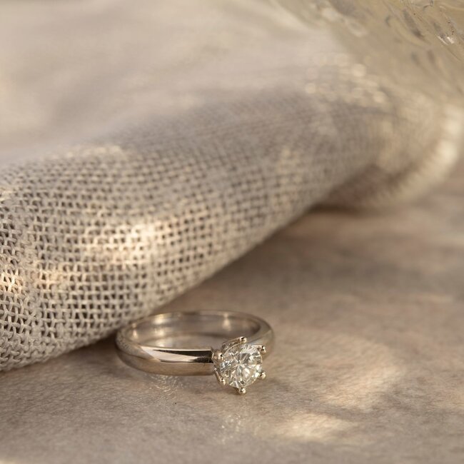 Gouden solitair ring met diamant 14 krt