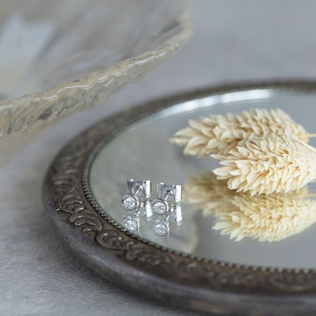 Weißgoldene Solitär-Ohrstecker mit Diamant 18 kt* neu