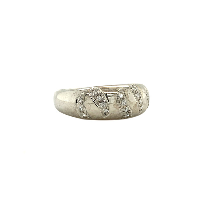 Weißgoldener Ring mit Diamant 14 kt