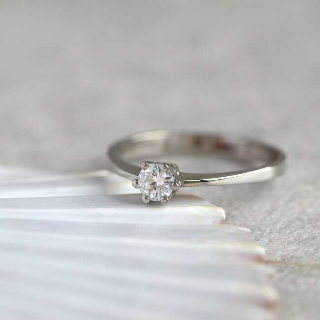 White gold solitaire ring with diamond 14 kt