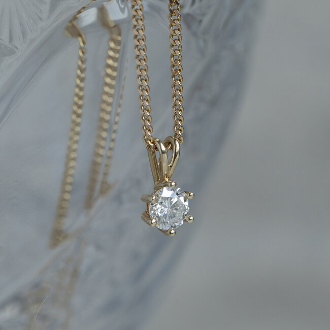 Goldenes Collier mit Diamantanhänger 14 kt