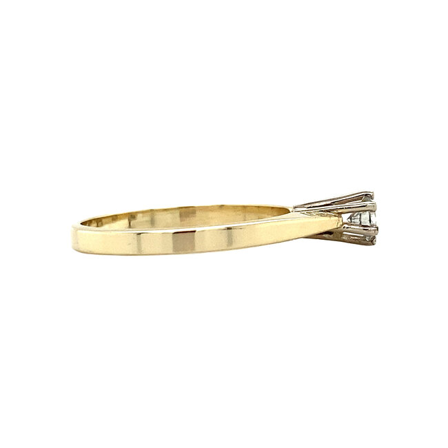Golden solitaire ring with diamond 14 kt