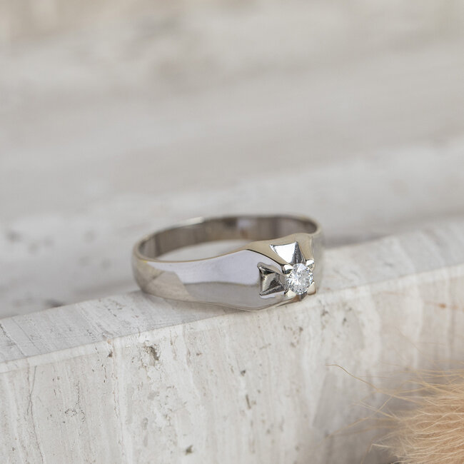 Witgouden ring met diamant 14 krt