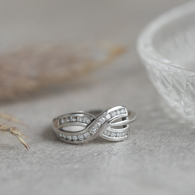 White gold ring with diamond 18 kt