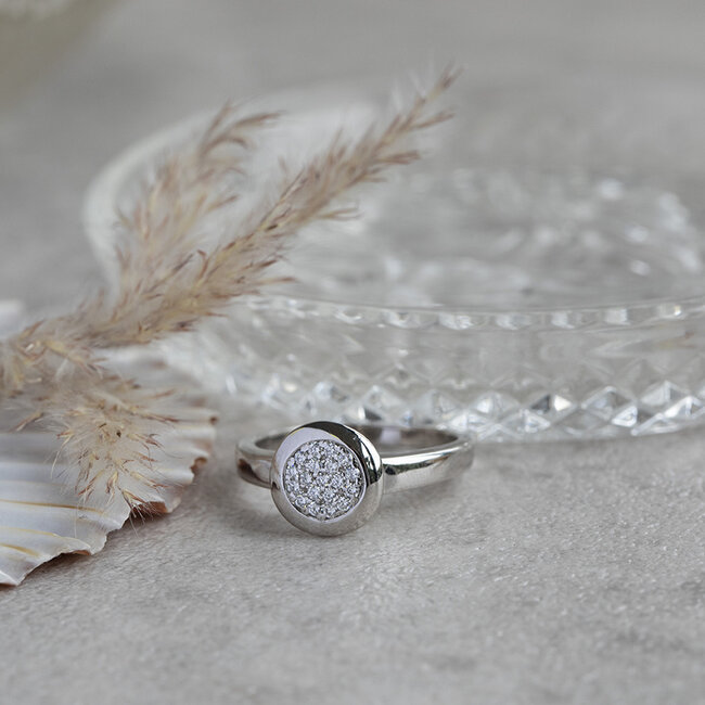 White gold ring with diamond 18 kt