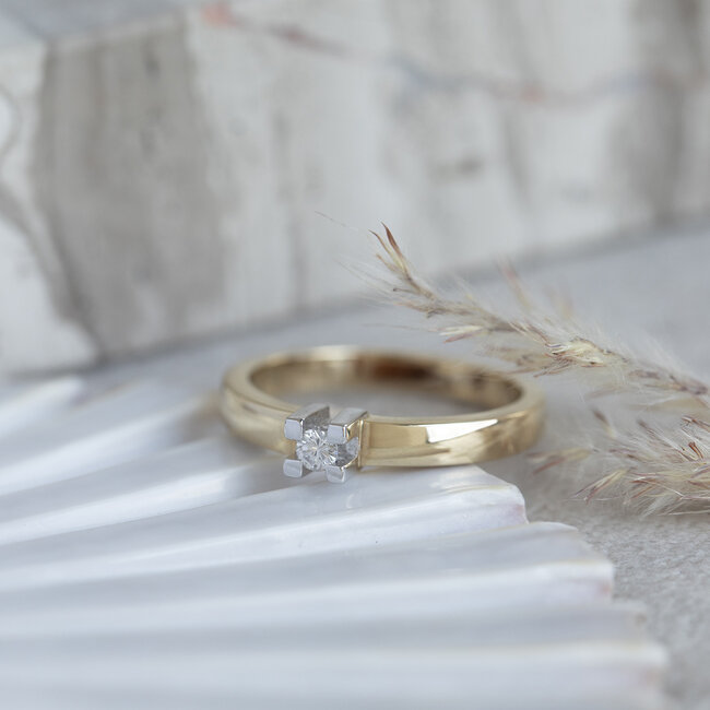 Gouden solitair ring met diamant 14 krt* nieuw
