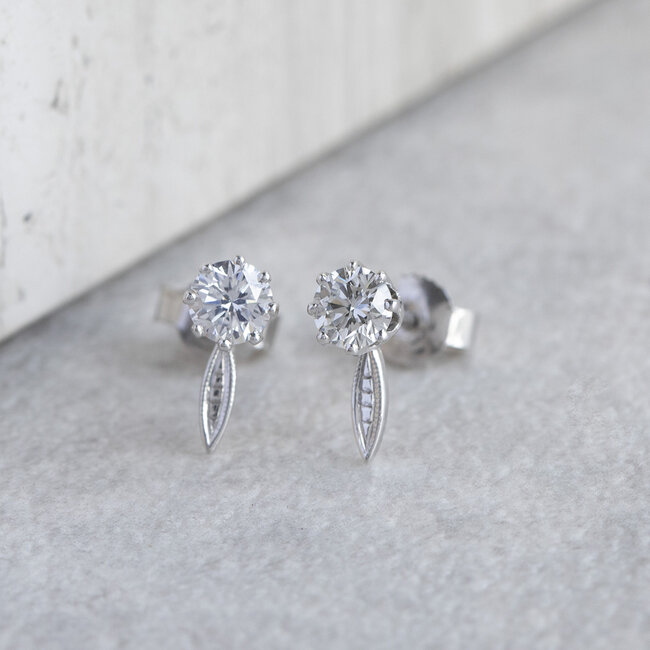 White gold stud earrings with diamond 14 kt