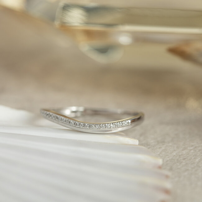 Witgouden ring met diamant 14 karaat