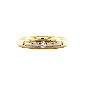 Gold ring with 14 carat diamond