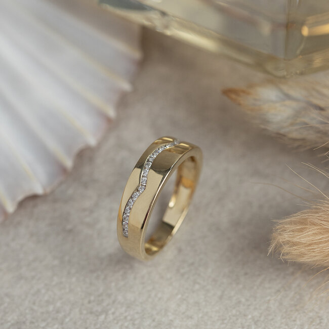 Gold ring with diamond 14 karat