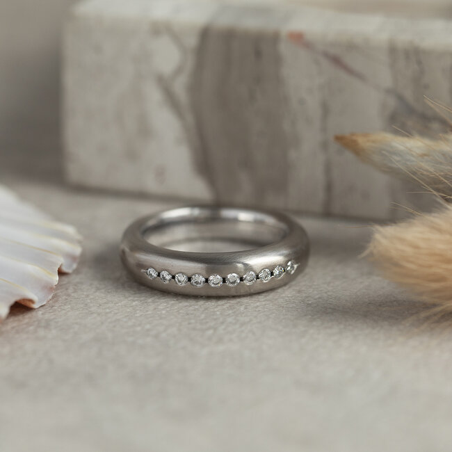 Witgouden ring met diamant 18 karaat